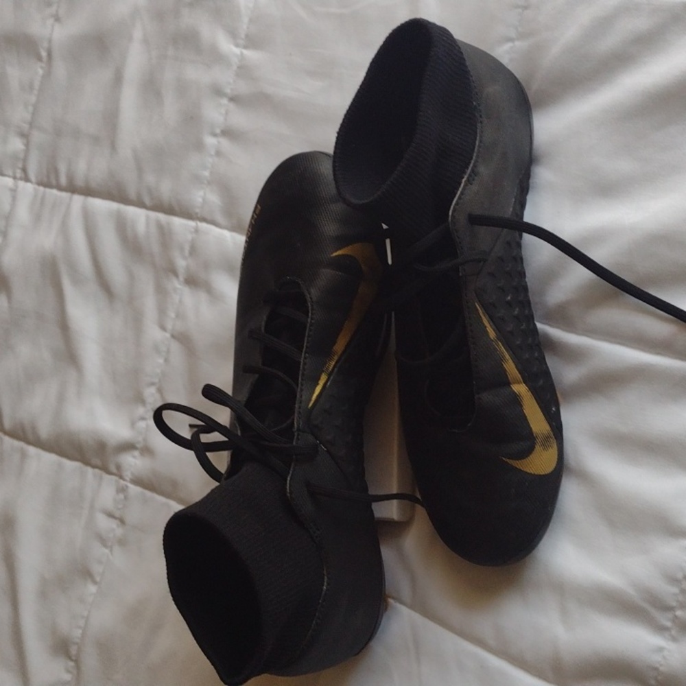 Nike Phantom VSN soccer shoe